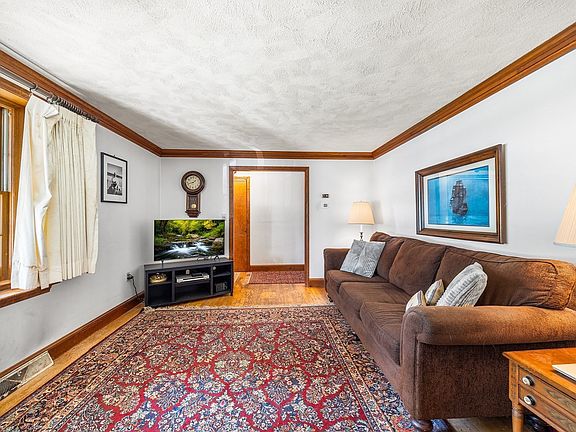 5th image of 41 Academy Ave