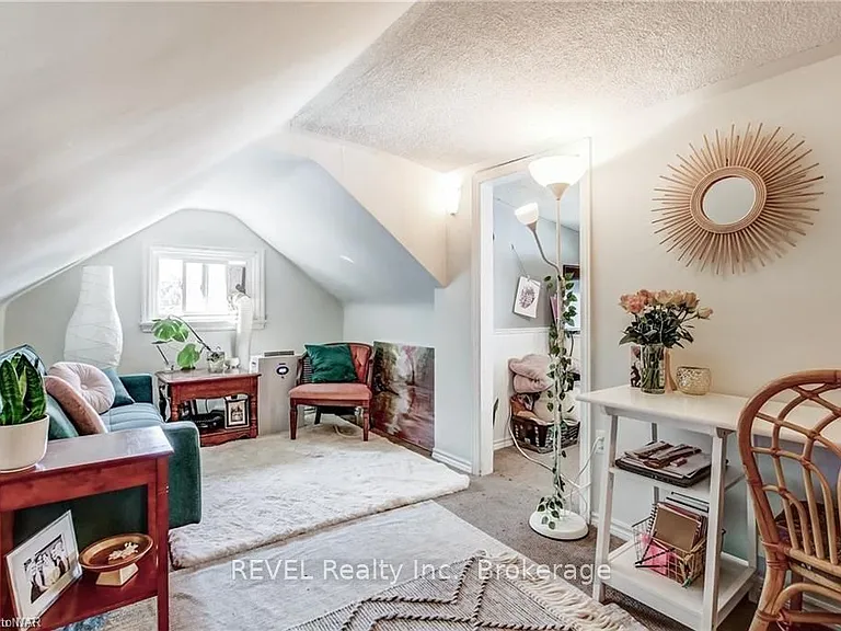 5 Linwood St #UPPER — Photo 3