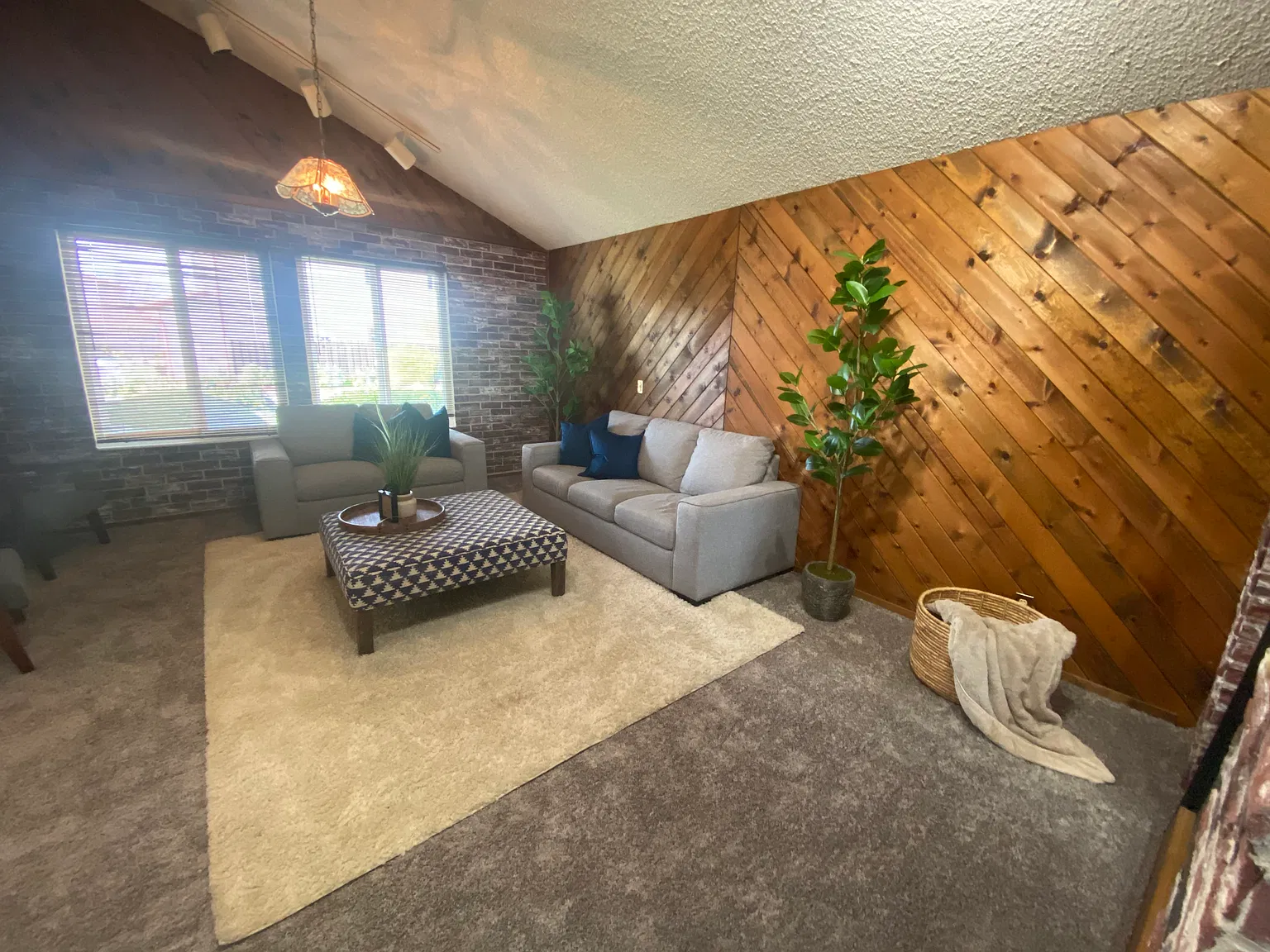 4 bed, 2328 sqft, $4,750 — Photo 3