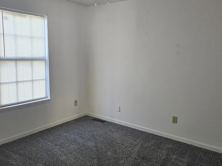 215 Strawberry Ct — Photo 14