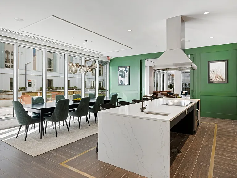 The Laurent — Photo 9