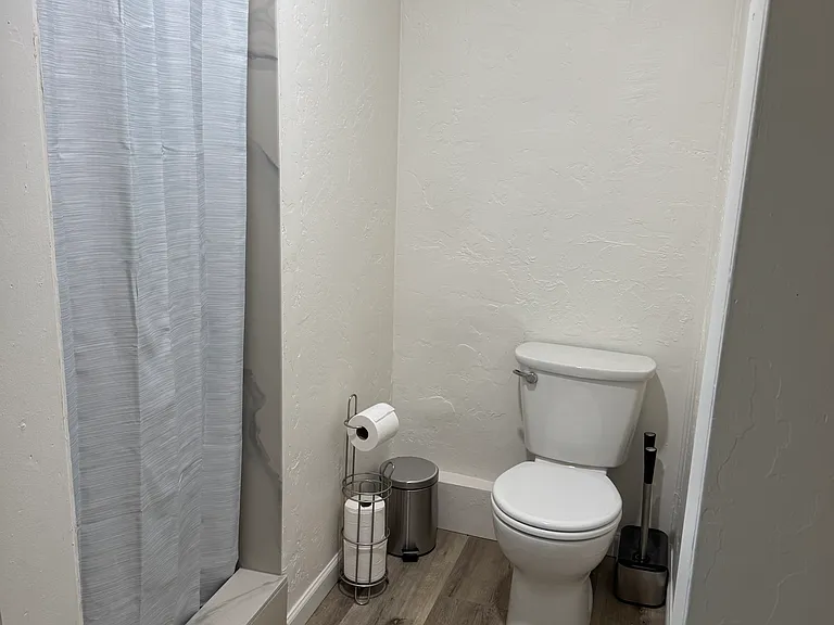 507 E Line St #1 — Photo 11