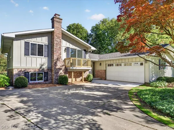660 Gail Ct, Oxford, MI 48371