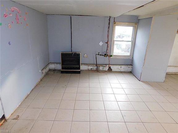 3rd image of 4870 Toledo Ave