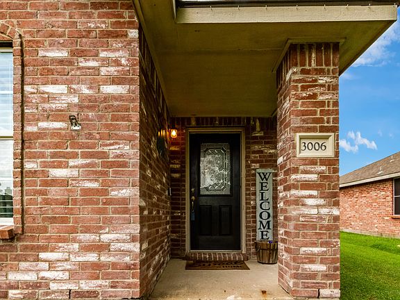 5th image of 3006 Lake Vista Dr