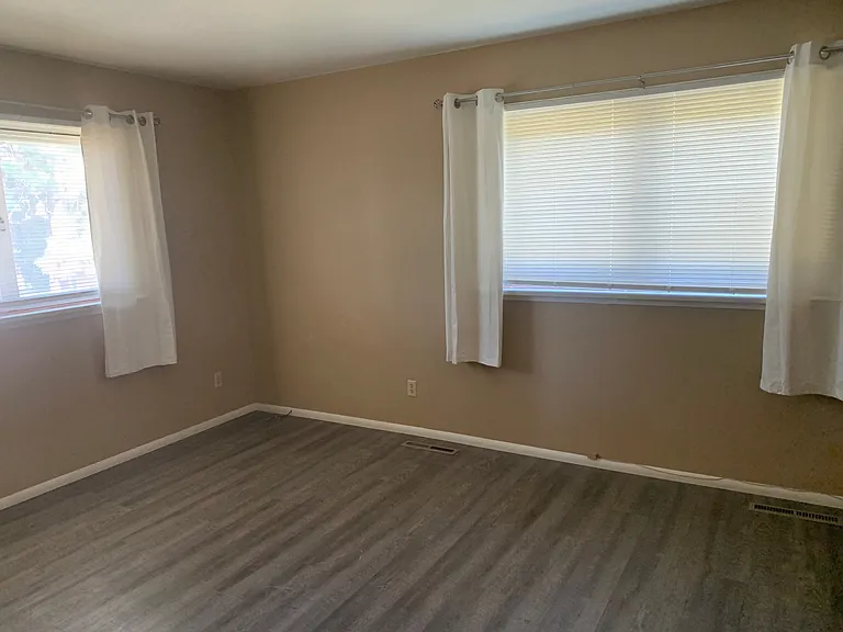 110 Van Sant Rd — Photo 6