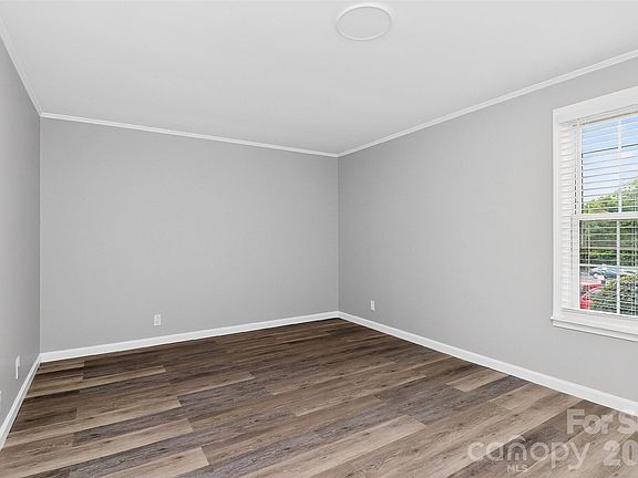 5th image of 2610 Park Rd APT E