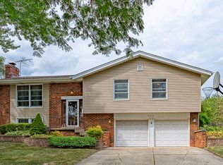 412 Desmond Dr, Schaumburg, IL 60193
