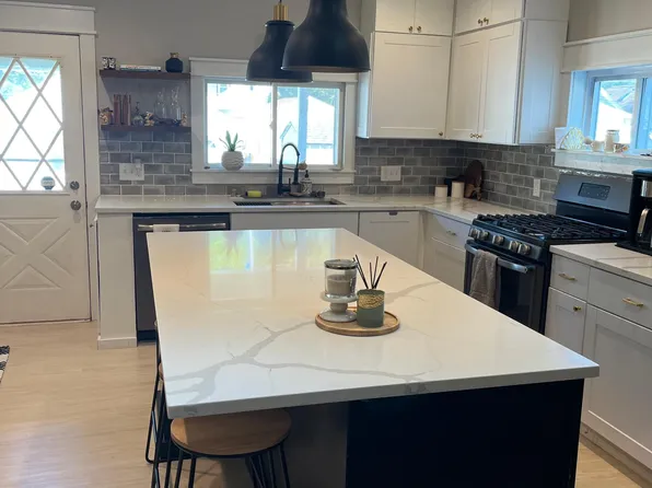 (undisclosed Address), Milwaukee, WI 53207