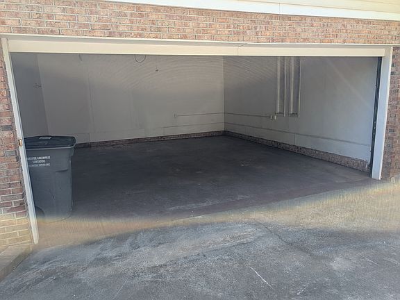 3rd image of 202 Elmhurst Rd
