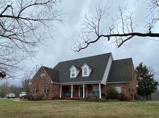 766 Whitney Dr, Grenada, MS 38901
