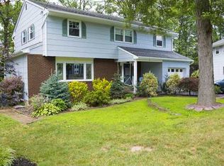 9 Poets Ln, Metuchen, NJ 08840