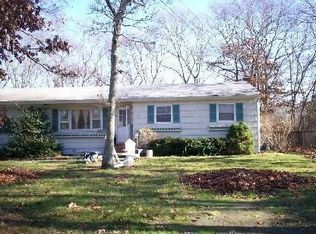 155 W Tiana Rd, Hampton Bays, NY 11946