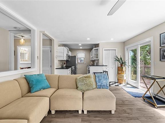 5th image of 38 Harrison Ave #2