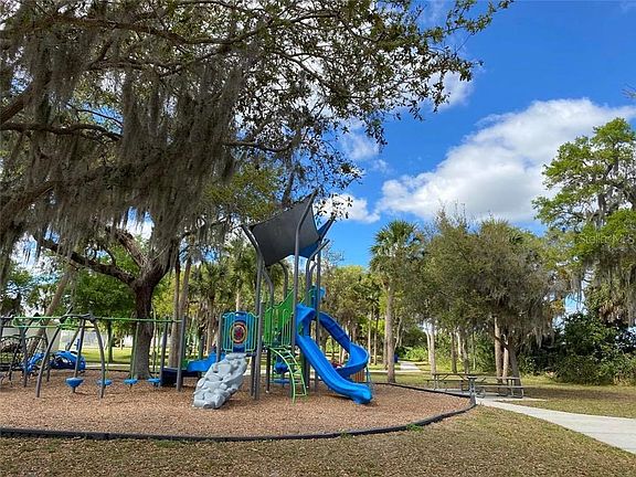4th image of 2468 Pinellas Dr