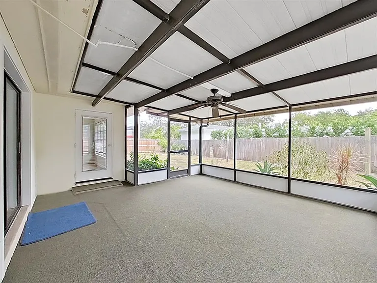 1701 Laurie Ln — Photo 24