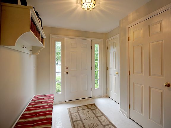 3rd image of 6308 Meadow Glade Ln