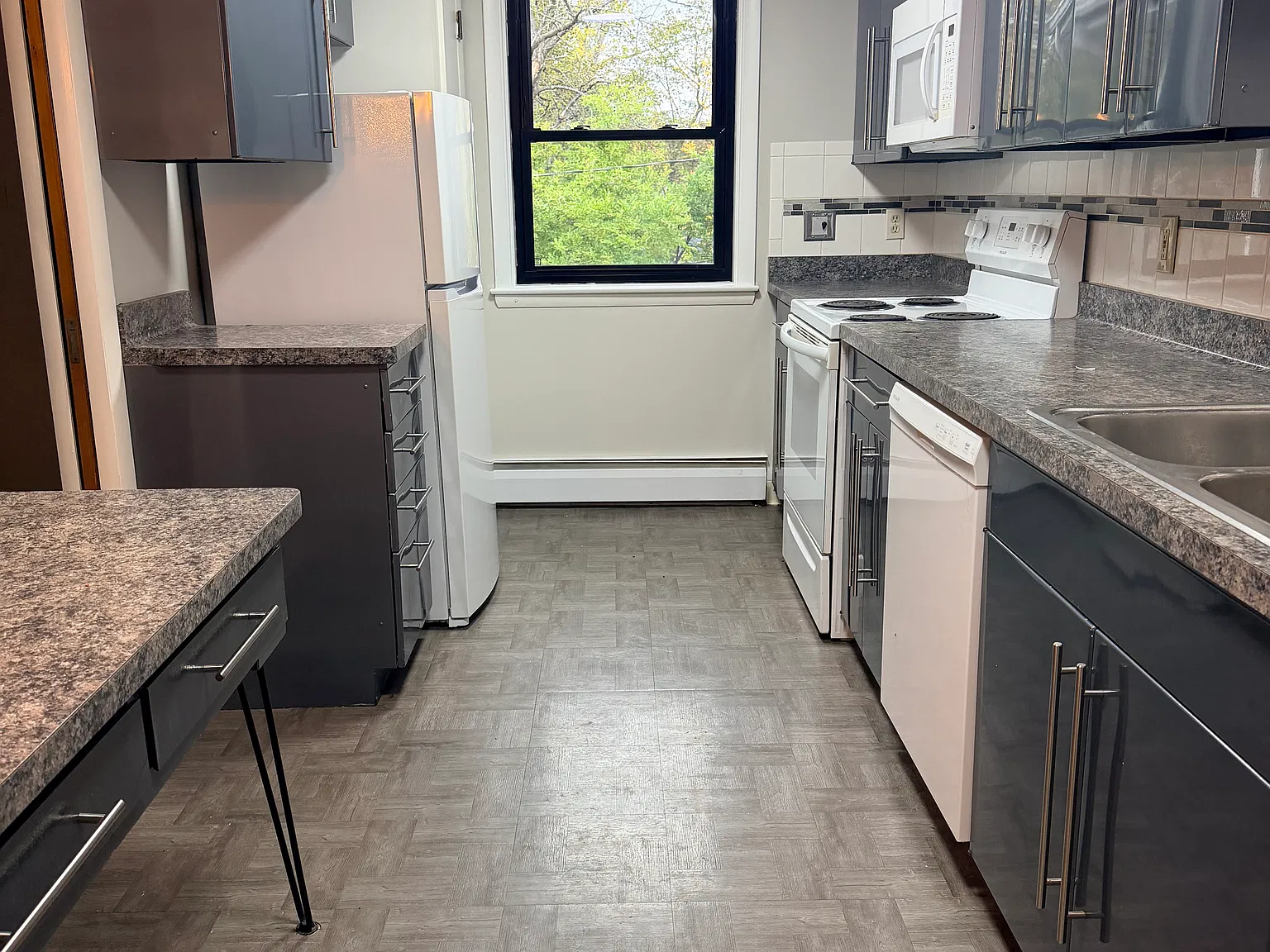 3 bed, 1340 sqft, $1,650 — Photo 3