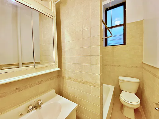 Rented by Bohemia Realty Group | media 8