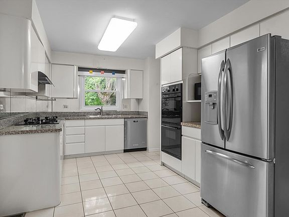 2nd image of 3227 River Falls Dr