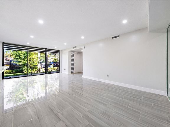 3rd image of 20600 NE 7th Court