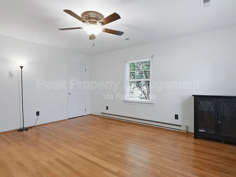 3322 Woodrow Ave — Photo 6
