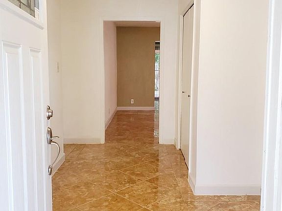 3rd image of 5108 La Vista Cir