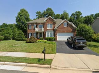 8900 Crosspointe Glen Way, Lorton, VA 22079