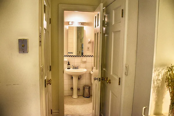 Rented by Compass | media 32