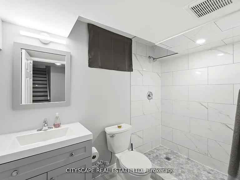 305 Gleave Ter — Photo 33