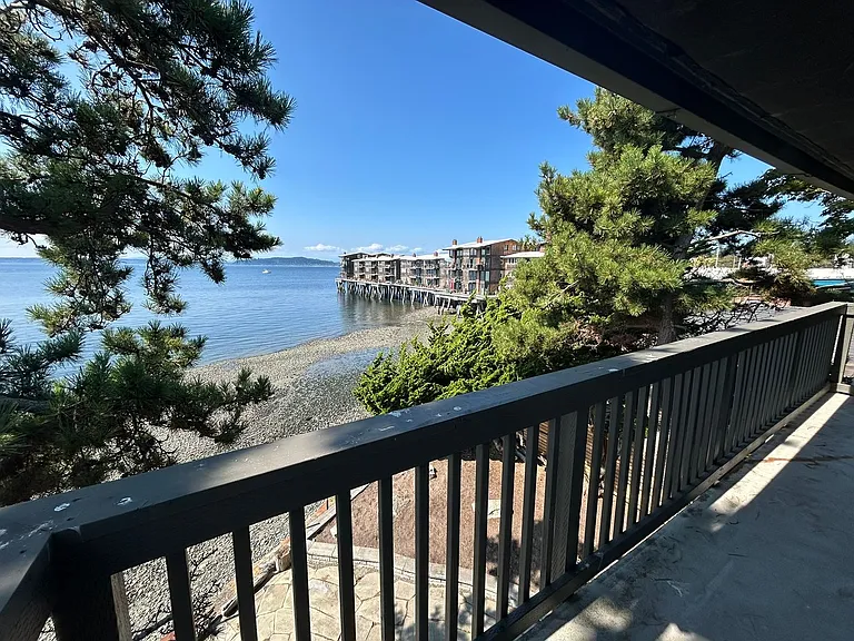 3801 Beach Dr SW — Photo 15