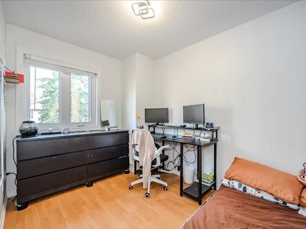 302 College Ave W, Guelph, ON