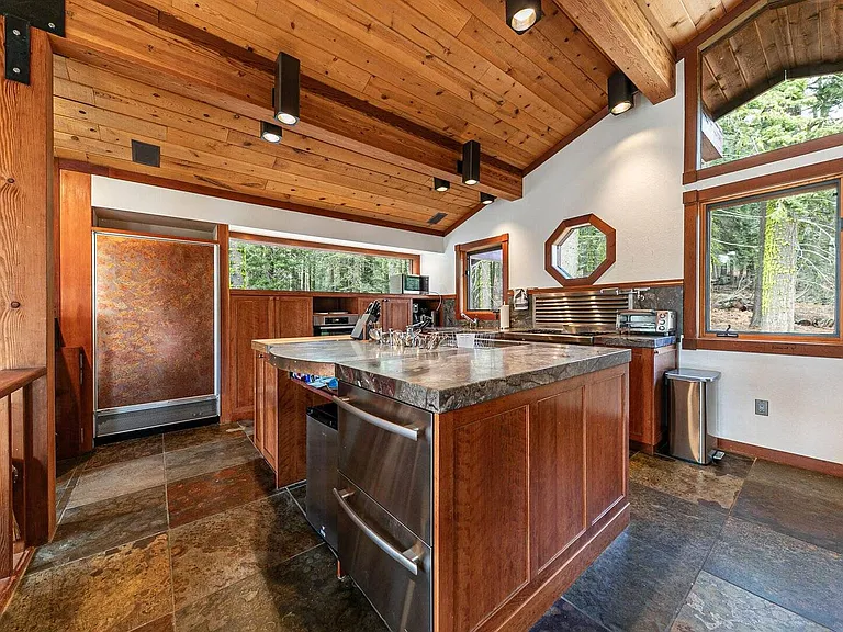 4040 Zermatt Rd — Photo 5