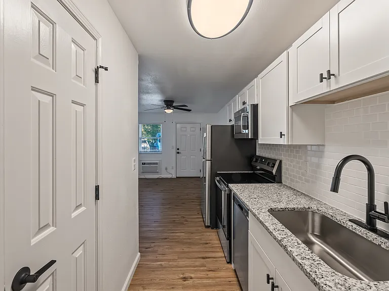 1925 Grayson St #4 — Photo 3