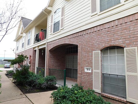 3rd image of 2710 Grants Lake Blvd