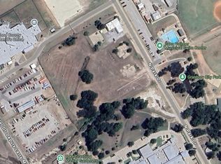 302 N Park St, Granbury, TX 76048