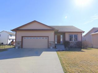 2215 SE Leeann Dr, Waukee, IA 50263