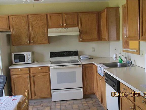 4th image of 19 Heritage Ln