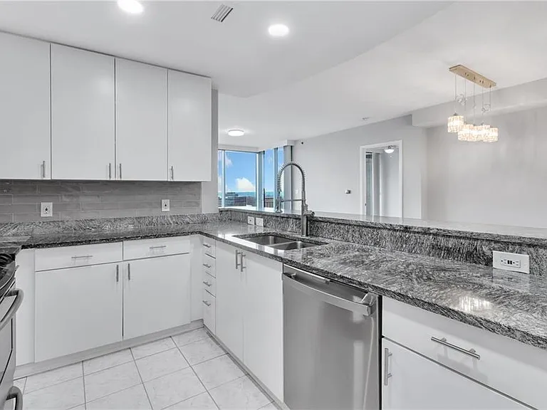 3338 Peachtree Rd NE #2401 — Photo 11