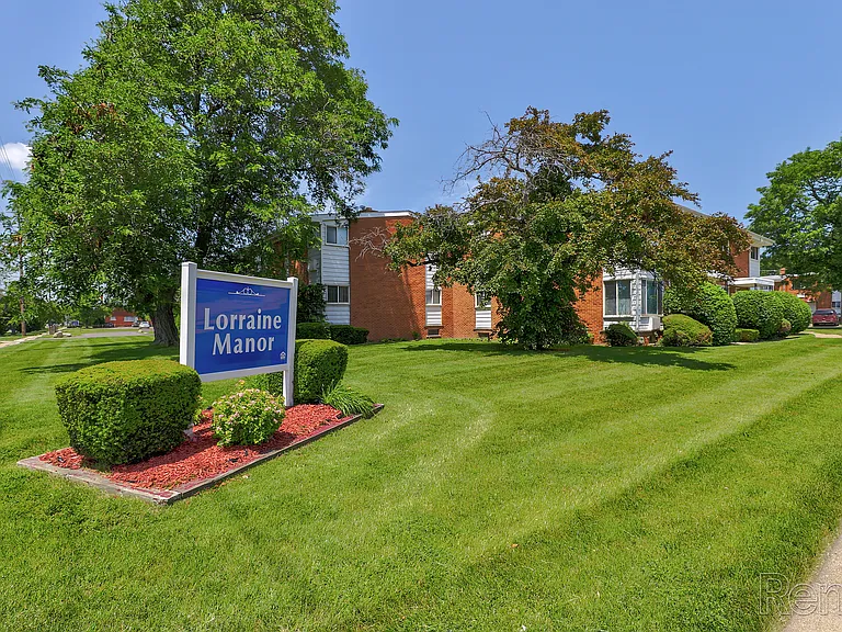 Lorraine Manor — Photo 38