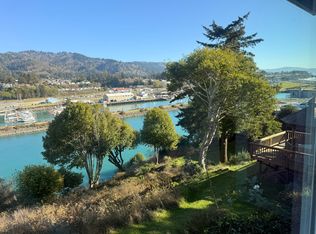 236 Fountain Ct #C, Brookings, OR 97415