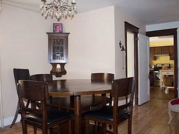 1st floor Apt - Dining room