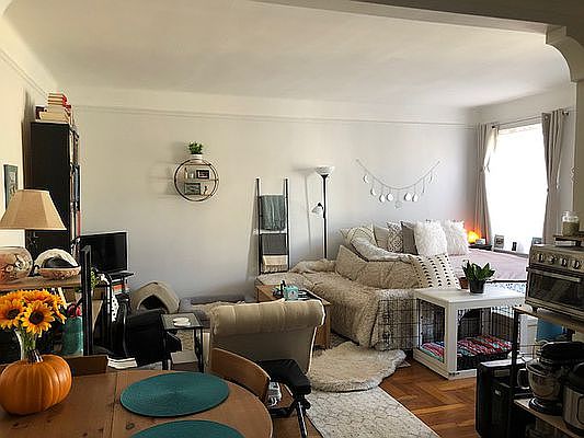 3rd image of 209 W 104th St APT 6G