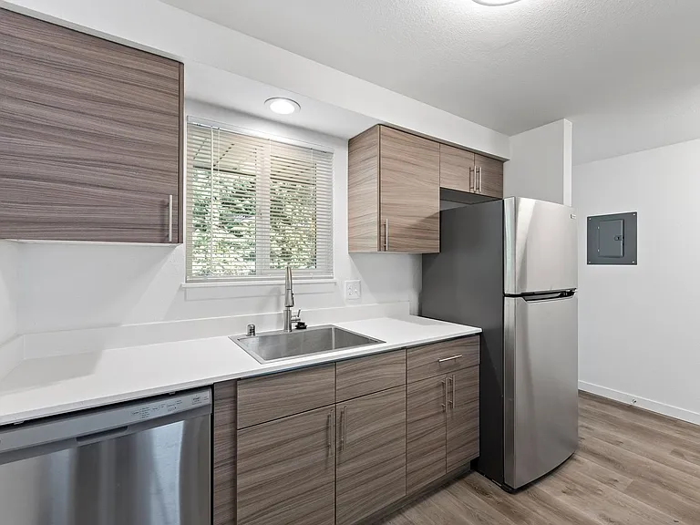 913 Harrington Ave NE — Photo 23