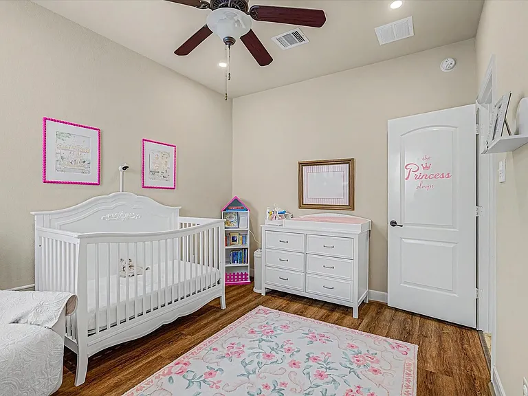 102 N Victoriana Cir — Photo 37