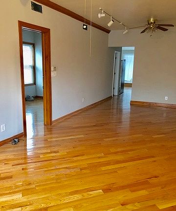 4th image of 3943 N Richmond St #1