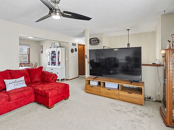 5th image of 52 Brook Cir