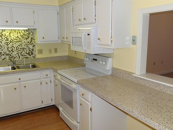 5th image of 447 Siena Dr