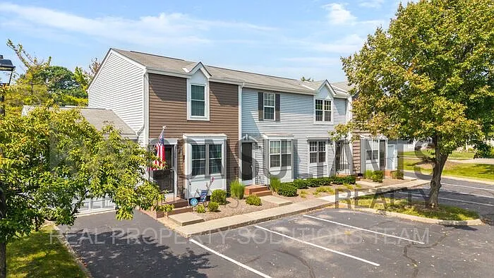 2 bed, 1.5 bath, 832 sqft, $1,650 — Photo 3