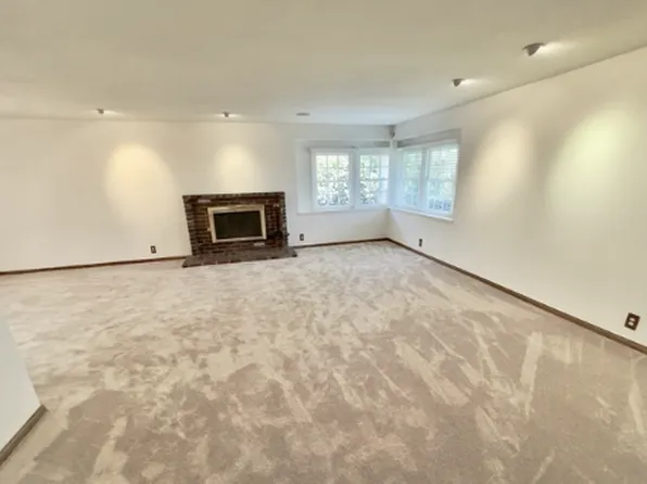 1935 Hobart Dr, Camarillo, CA 93010